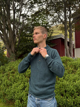 Load image into Gallery viewer, Polo sweater petroleum
