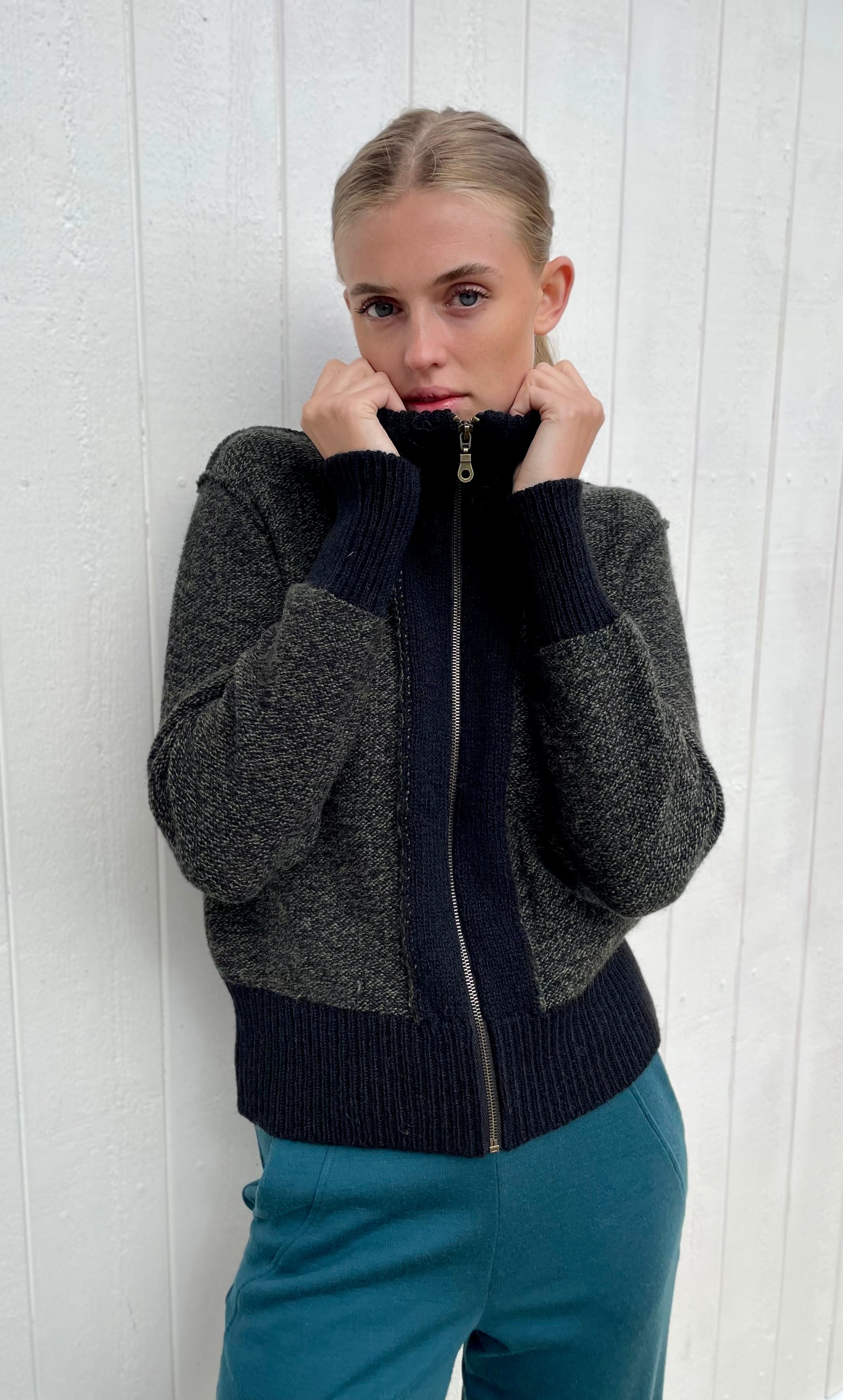 Cardigan with zipper