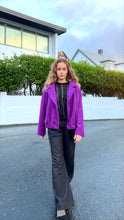 Load image into Gallery viewer, Bomber jacket in purple
