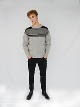 Load image into Gallery viewer, Patterned Jumper in light grey &amp; black
