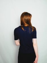 Load image into Gallery viewer, Basic t-shirt in navy blue
