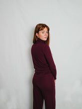 Load image into Gallery viewer, Wool turtle neck in burgundy
