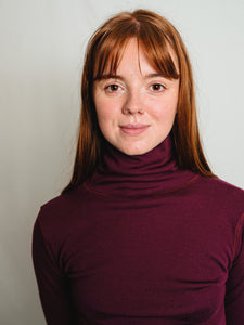 Wool turtle neck in burgundy