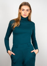 Load image into Gallery viewer, Wool turtle neck in petroleum
