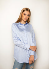 Load image into Gallery viewer, Classic oversized shirt
